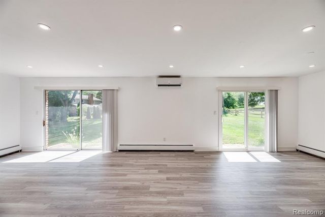 2862 Rossmoor Circle, Bloomfield Hills, MI 48302