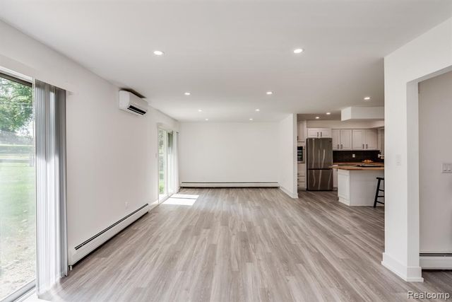 2862 Rossmoor Circle, Bloomfield Hills, MI 48302