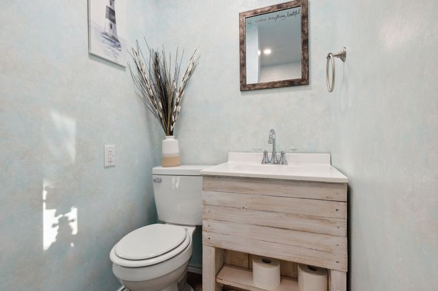 2338 N Tool Dr, Seven Points, TX 75143