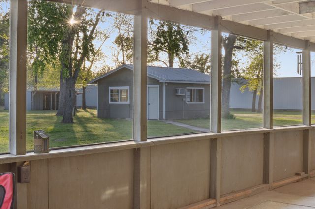 2338 N Tool Dr, Seven Points, TX 75143