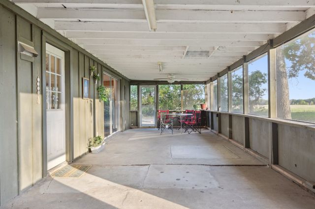 2338 N Tool Dr, Seven Points, TX 75143