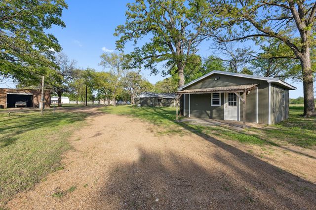2338 N Tool Dr, Seven Points, TX 75143