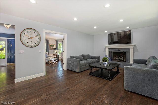 8290 Pine Creek Court, Chagrin Falls, OH 44023