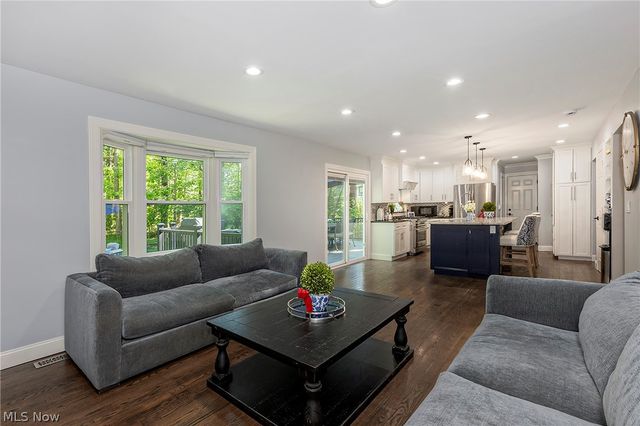 8290 Pine Creek Court, Chagrin Falls, OH 44023