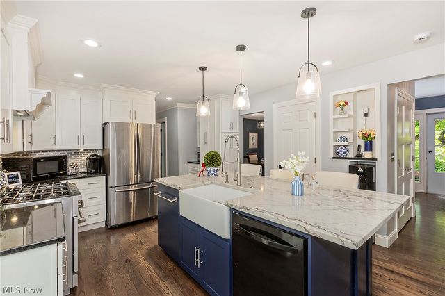 8290 Pine Creek Court, Chagrin Falls, OH 44023