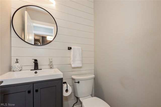 8290 Pine Creek Court, Chagrin Falls, OH 44023