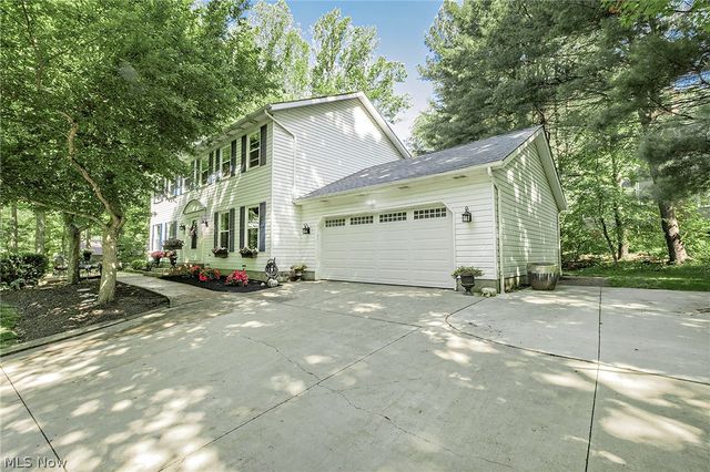 8290 Pine Creek Court, Chagrin Falls, OH 44023
