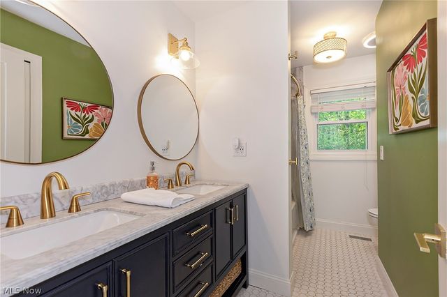 8290 Pine Creek Court, Chagrin Falls, OH 44023