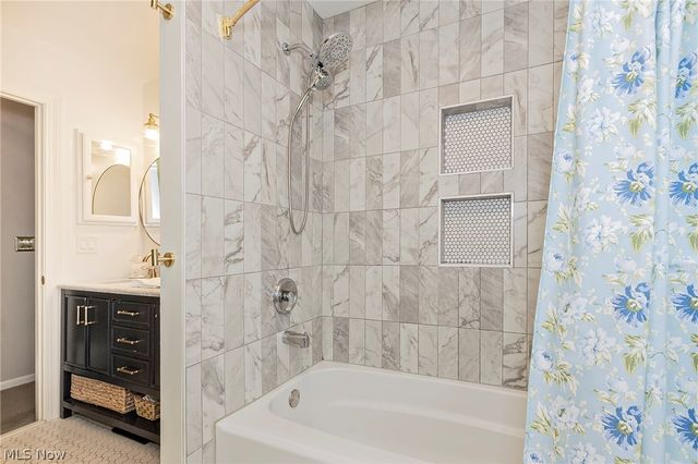 8290 Pine Creek Court, Chagrin Falls, OH 44023