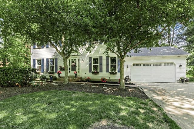 8290 Pine Creek Court, Chagrin Falls, OH 44023