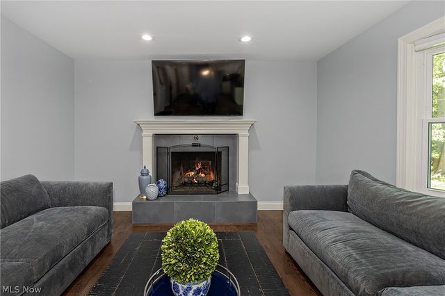 8290 Pine Creek Court, Chagrin Falls, OH 44023