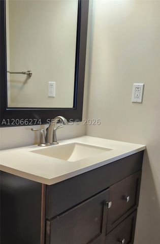 1000 Parkview Dr 1026, Hallandale Beach, FL 33009