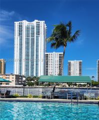 1000 Parkview Dr 1026, Hallandale Beach, FL 33009