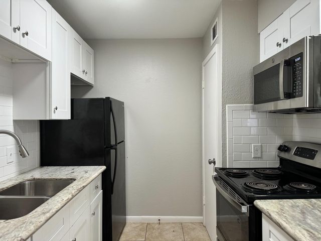 2101 6th Avenue N 12, Texas City, TX 77590