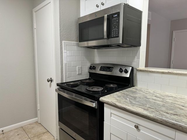 2101 6th Avenue N 12, Texas City, TX 77590