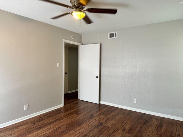 2101 6th Avenue N 12, Texas City, TX 77590