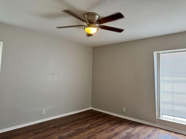 2101 6th Avenue N 12, Texas City, TX 77590