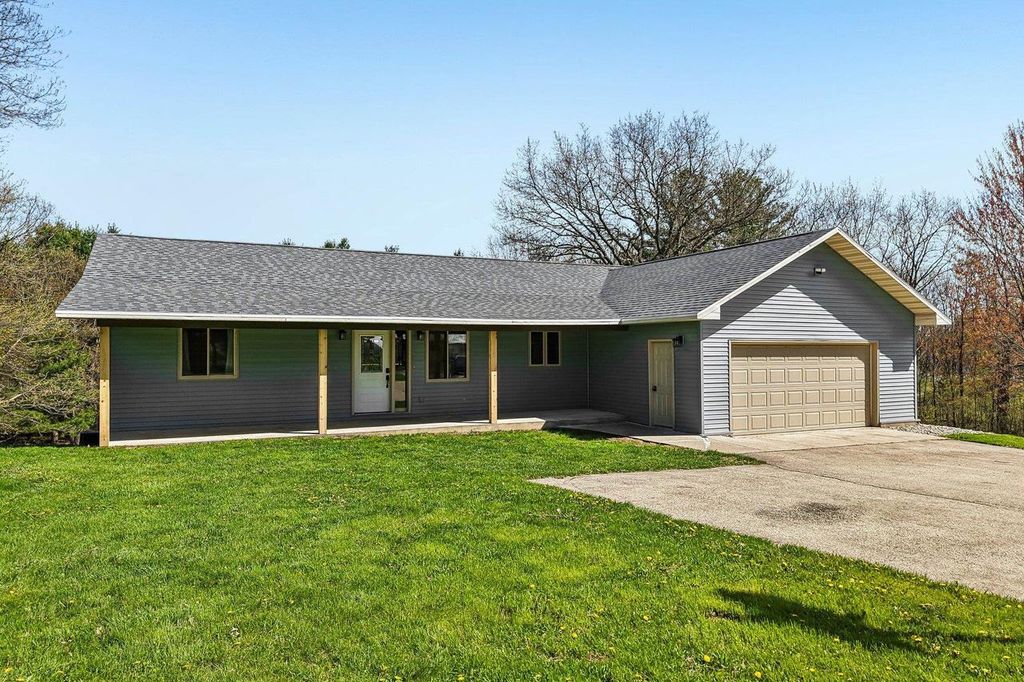 S1214 Town Hall Road, Lyndon Station, WI 53944