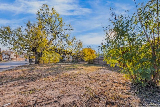 815 S Pine St, San Antonio, TX 78210