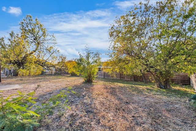 815 S Pine St, San Antonio, TX 78210