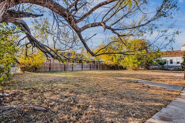 815 S Pine St, San Antonio, TX 78210