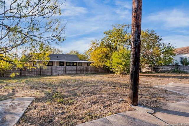 815 S Pine St, San Antonio, TX 78210