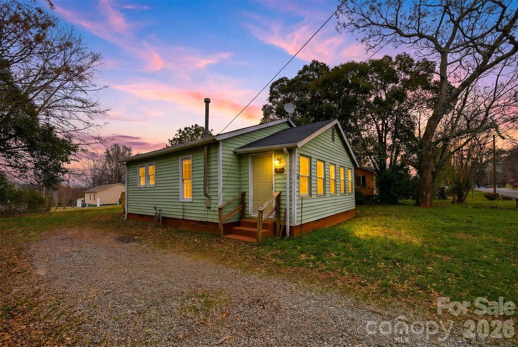 630 2nd Street SW, Conover, NC 28613