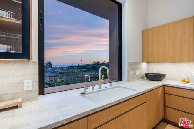 1205 Las Lomas Place, Pacific Palisades (los Angeles), CA 90272