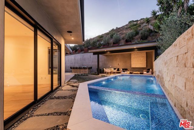 1205 Las Lomas Place, Pacific Palisades (los Angeles), CA 90272