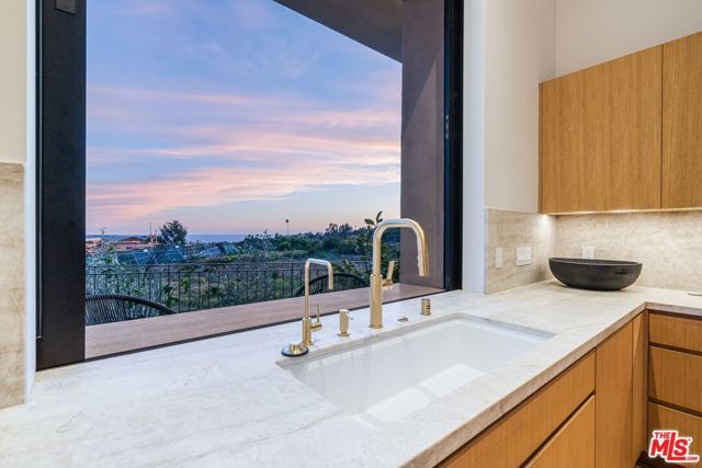 1205 Las Lomas Place, Pacific Palisades (los Angeles), CA 90272