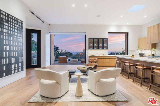 1205 Las Lomas Place, Pacific Palisades (los Angeles), CA 90272