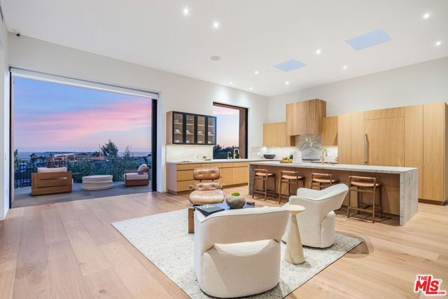 1205 Las Lomas Place, Pacific Palisades (los Angeles), CA 90272