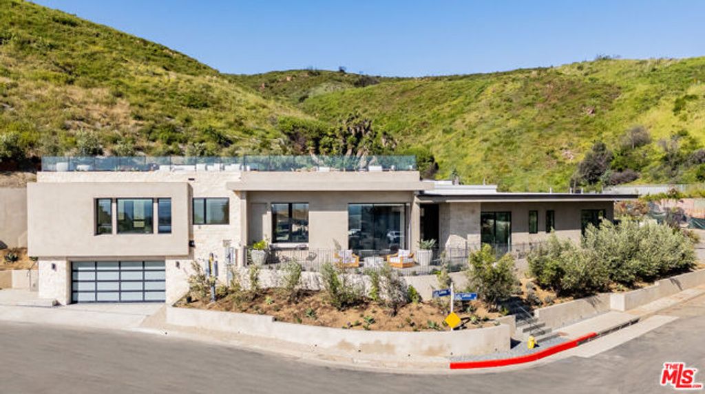 1205 Las Lomas Place, Pacific Palisades (los Angeles), CA 90272