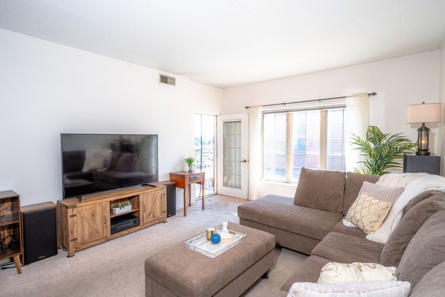 9670 Franklin Avenue 214, Franklin Park, IL 60131