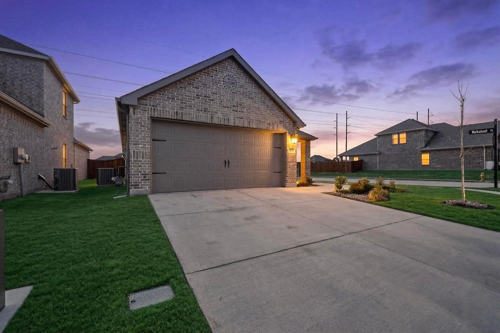 621 Cherish Day Drive, Lavon, TX 75166