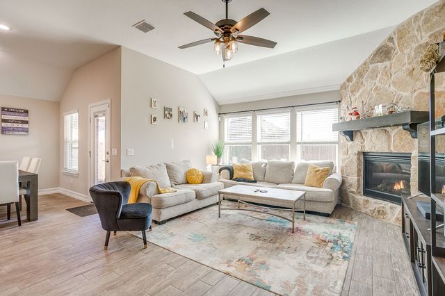 1045 Pinnacle Breeze Drive, Fort Worth, TX 76052