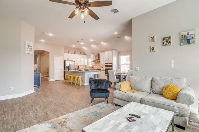 1045 Pinnacle Breeze Drive, Fort Worth, TX 76052