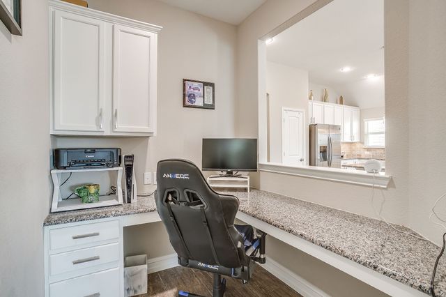 1045 Pinnacle Breeze Drive, Fort Worth, TX 76052