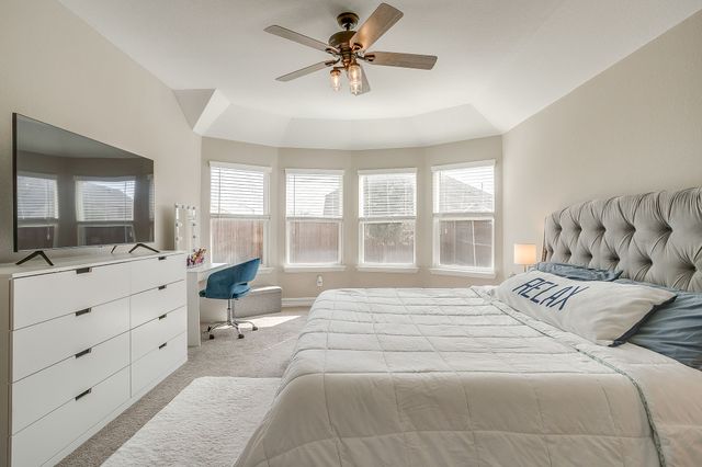 1045 Pinnacle Breeze Drive, Fort Worth, TX 76052