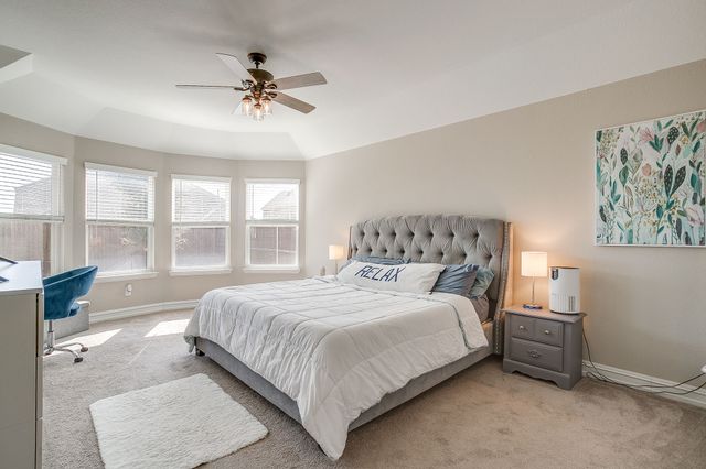 1045 Pinnacle Breeze Drive, Fort Worth, TX 76052