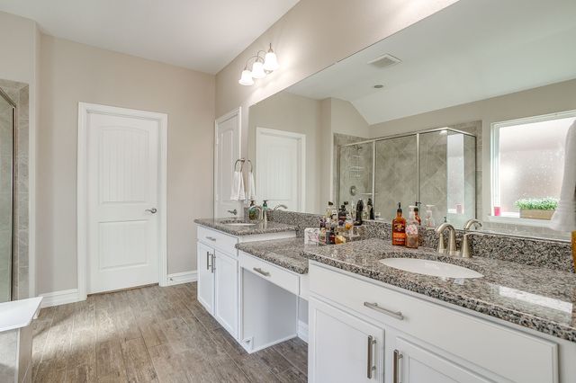 1045 Pinnacle Breeze Drive, Fort Worth, TX 76052