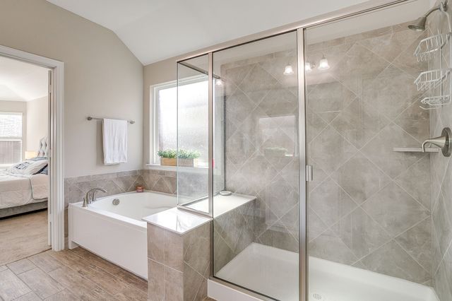 1045 Pinnacle Breeze Drive, Fort Worth, TX 76052