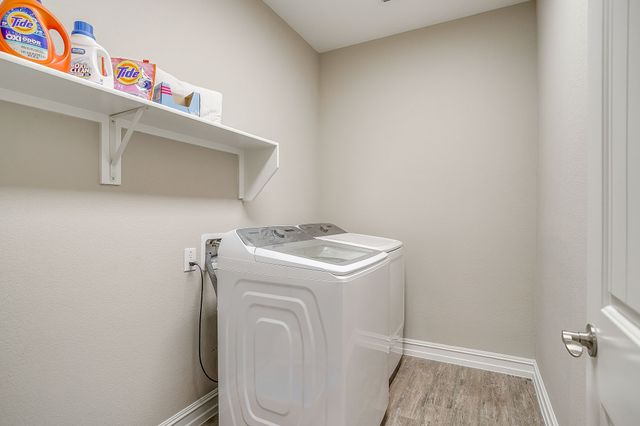 1045 Pinnacle Breeze Drive, Fort Worth, TX 76052