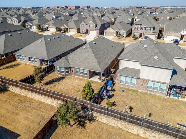 1045 Pinnacle Breeze Drive, Fort Worth, TX 76052