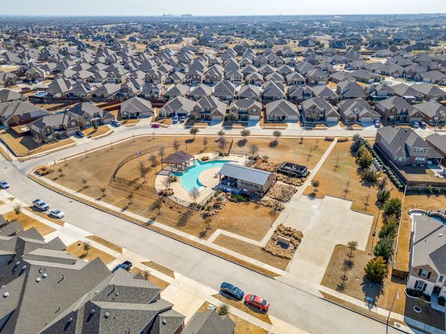 1045 Pinnacle Breeze Drive, Fort Worth, TX 76052