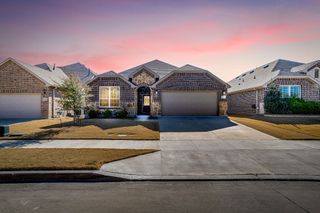 1045 Pinnacle Breeze Drive, Fort Worth, TX 76052