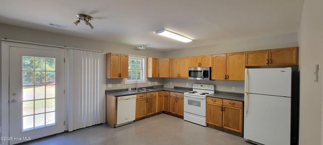 4919 W Rainbow Drive, Wilmington, NC 28403