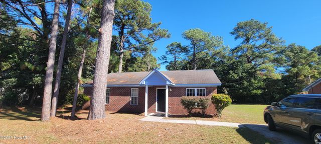 4919 W Rainbow Drive, Wilmington, NC 28403