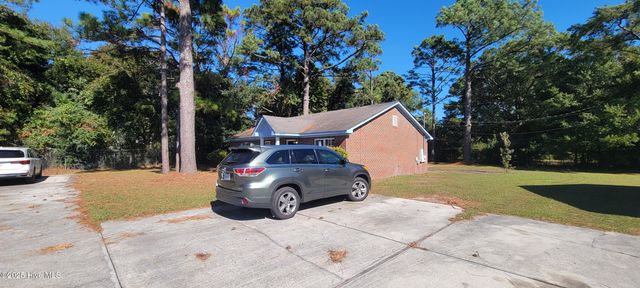 4919 W Rainbow Drive, Wilmington, NC 28403