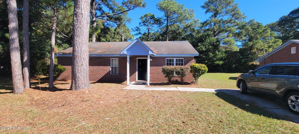 4919 W Rainbow Drive, Wilmington, NC 28403